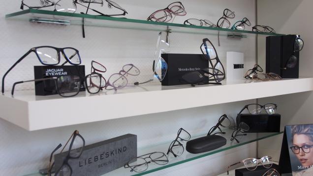 Brillengestelle verschiedener Marken und Hersteller im Fachgeschäft von Ehler Optik in Flensburg
